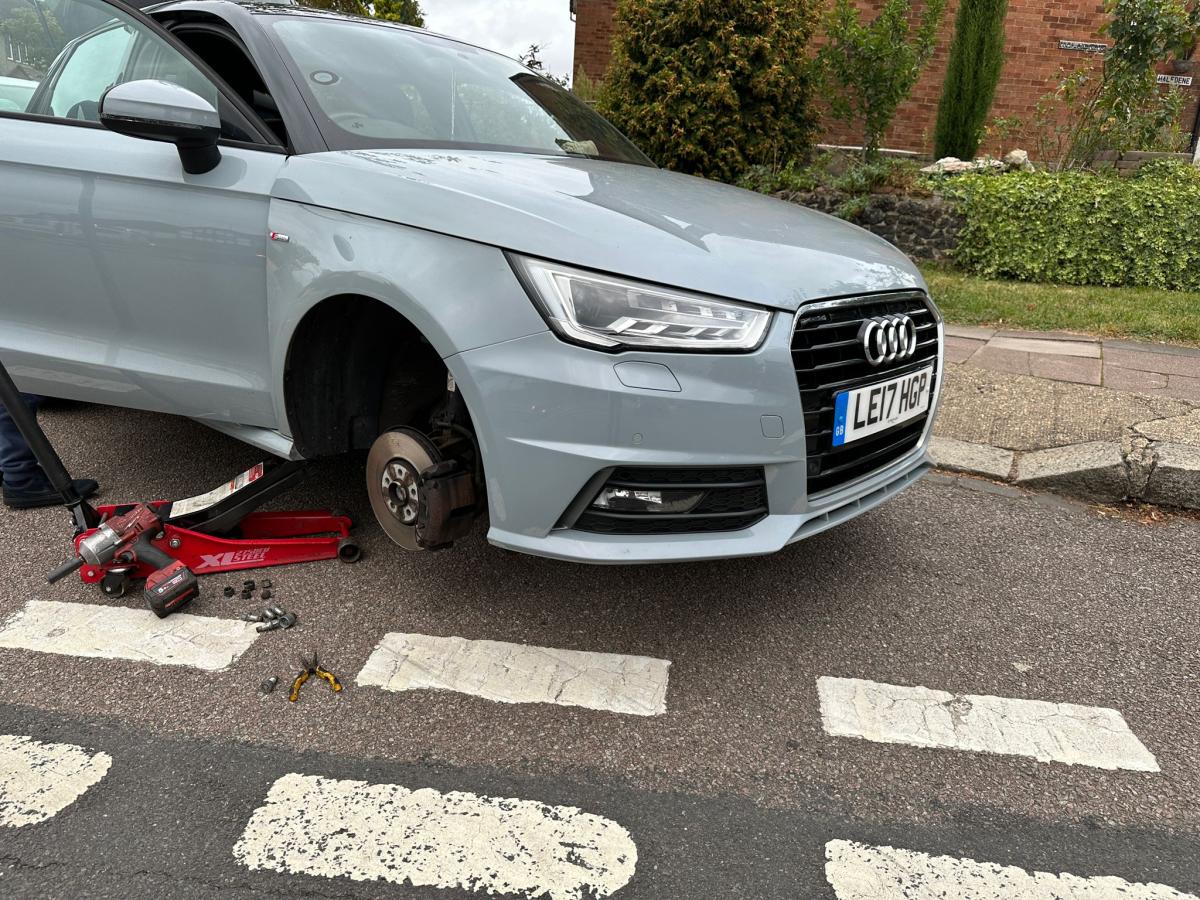 Roadside tyre fitting