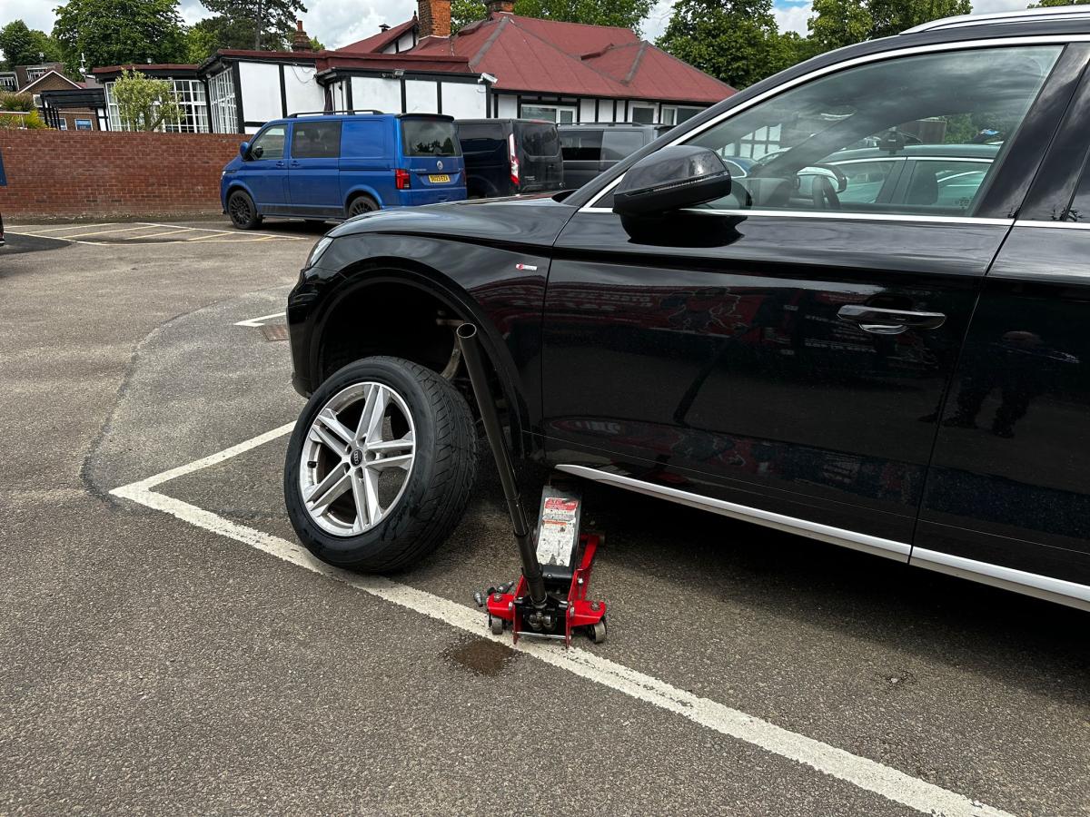 Tyre puncture repair mobile